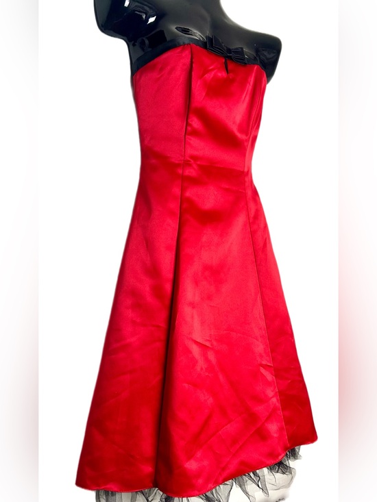 Fiesta Dresses & Skirts - 🌺 Fiesta Strapless Red A-Line Satin Cocktail Dress